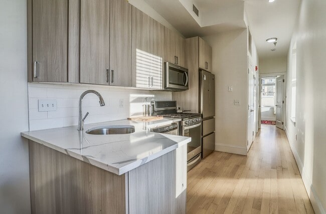 Building Photo - 301 Madison St