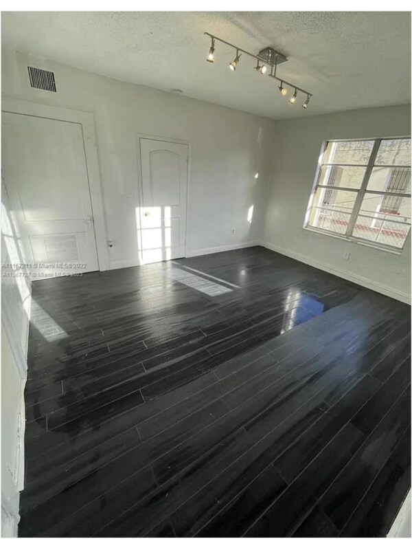 Foto del edificio - 301 SW 10th Ave