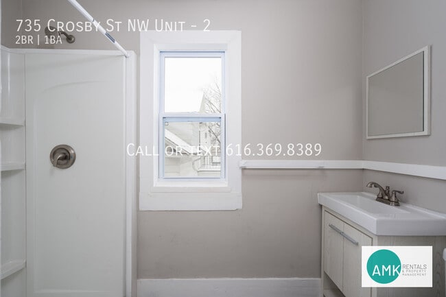 Building Photo - 735 Crosby St NW