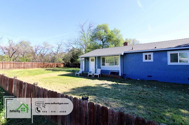 Foto del edificio - 5481 Elm Ln