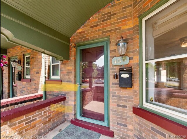 ¡Hermosa entrada a una casa histórica! - 455 E Ferry St