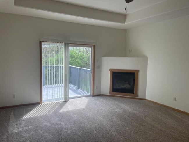 Building Photo - 611 S Cherry Ln