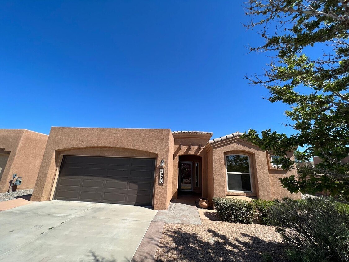 Primary Photo - 4 br, 2 bath House - 1020 Via Chamisa NE
