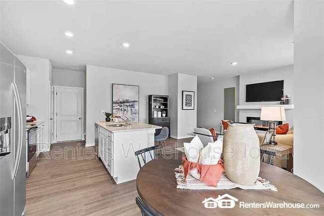 Building Photo - 1017 Maywood Ln