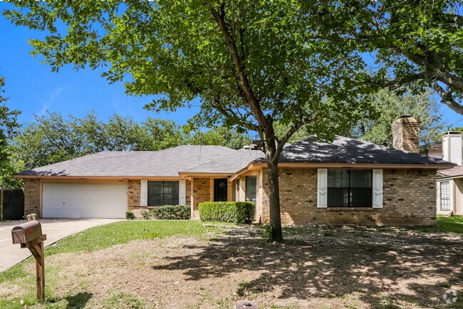 Building Photo - 4824 Applewood Rd