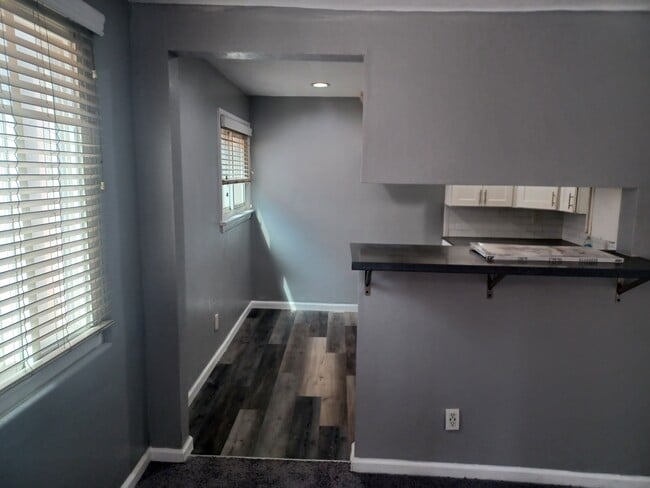 Building Photo - 221 W Hillcrest Blvd
