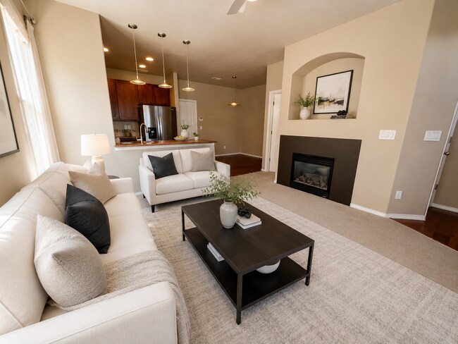 Foto del edificio - Stunning End Unit 3 Bedroom Townhouse in NE Colorado Springs!
