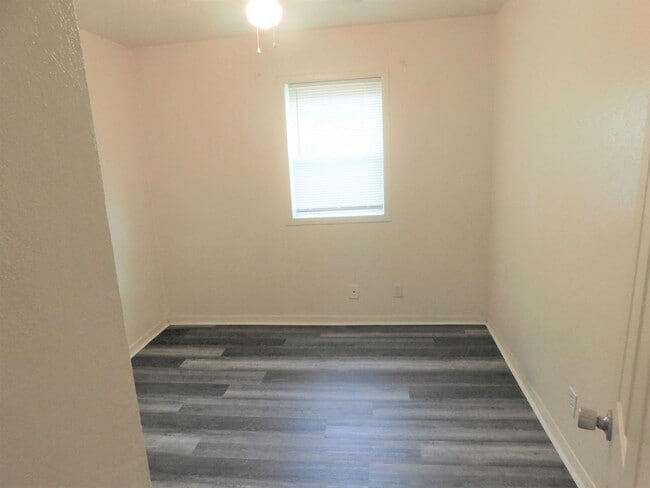 Building Photo - 2125 Brackland St