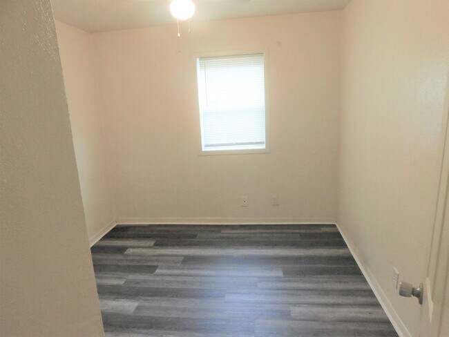 Foto del edificio - 2125 Brackland St