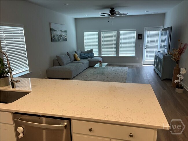 Foto del edificio - 109 Binscombe Ln