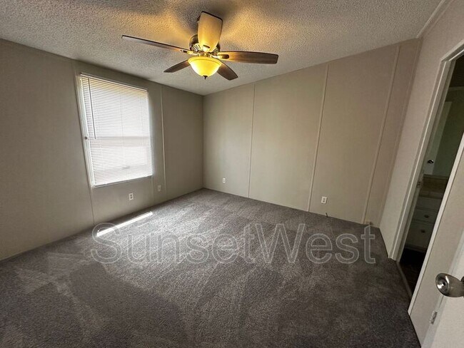 Foto del edificio - 4636 Rainbow Ln