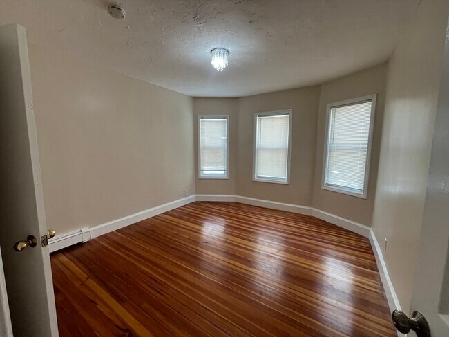 Building Photo - 12 Crowell St