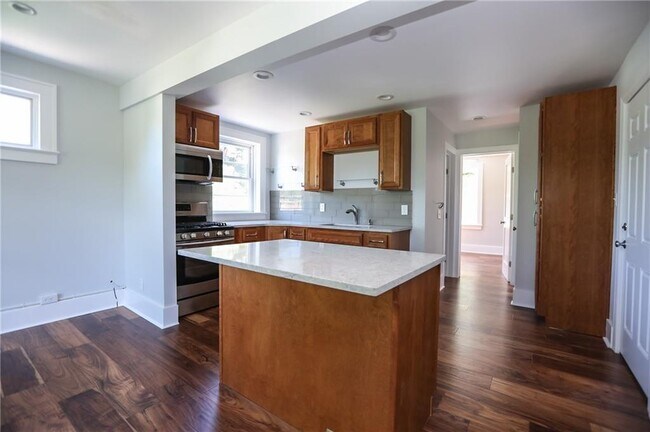 Building Photo - 544 Culver Pkwy