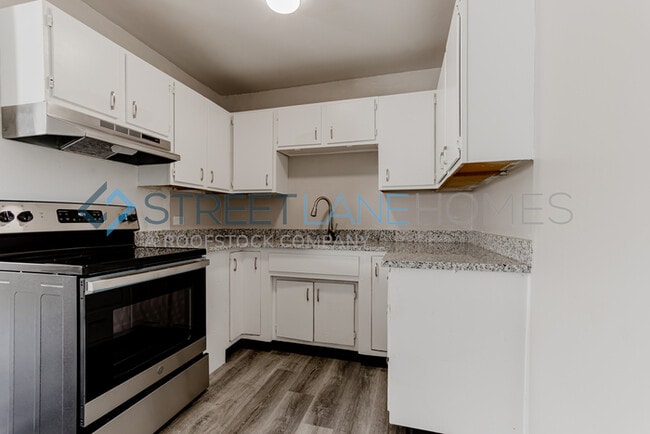 Building Photo - NOW OFFERING HALF OFF THE FIRST FULL MONTH...