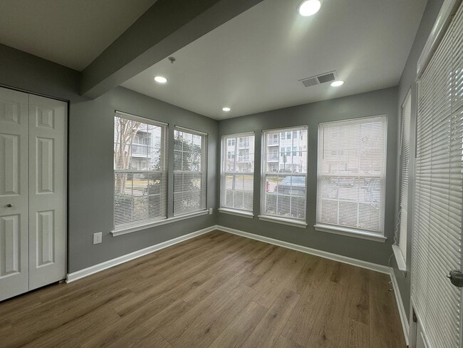 Building Photo - Newly Renovated 2 Bed 2 Bath Condo With Patio In Beautiful South Meadows