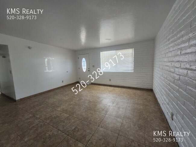 Foto del edificio - 6711 E Hawk Dr