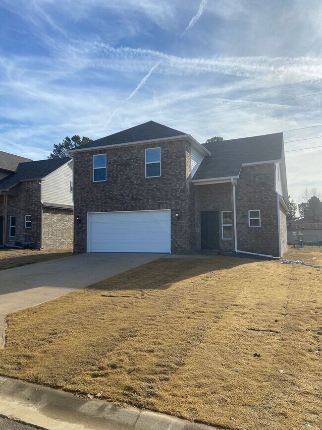 Foto del edificio - *Pre-leasing* Three Bedroom, Two and half ...