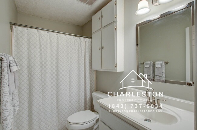 Building Photo - 713 Davenport Dr