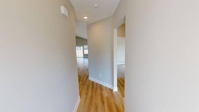 Building Photo - 1040 Moen Lp