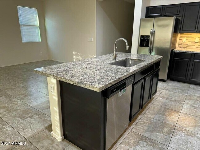 Foto del edificio - 1026 N 169th Ave