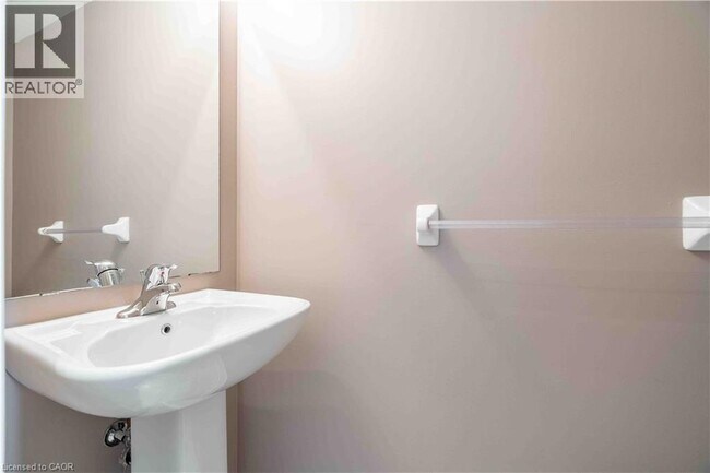 Photo du bâtiment - 7248 Triumph Ln