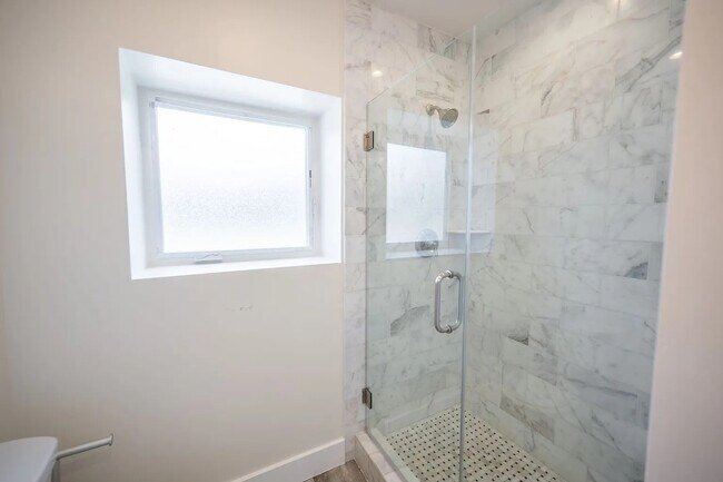 Foto del edificio - Charming 1-Bed La Jolla Residence with In-Unit Laundry, Carport Parking, and All Utilities Included