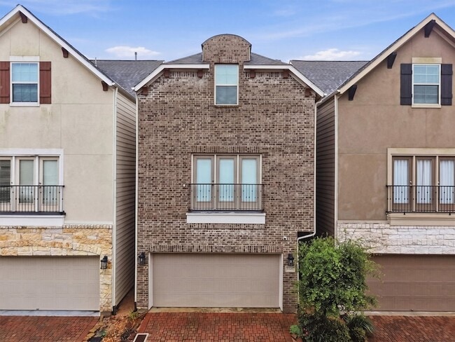 Photo - 1121 Shepherd Oaks Dr House