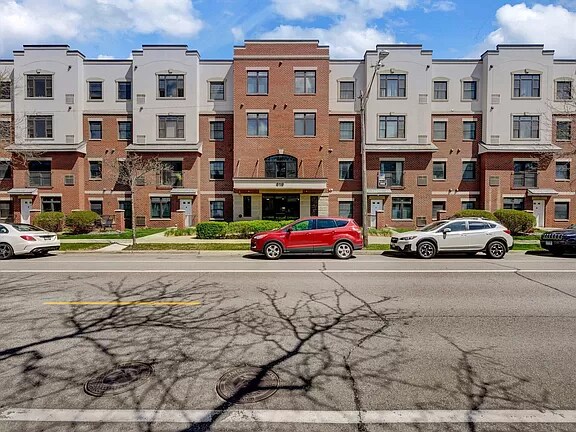 Entrance/building view - 619 8th St SE