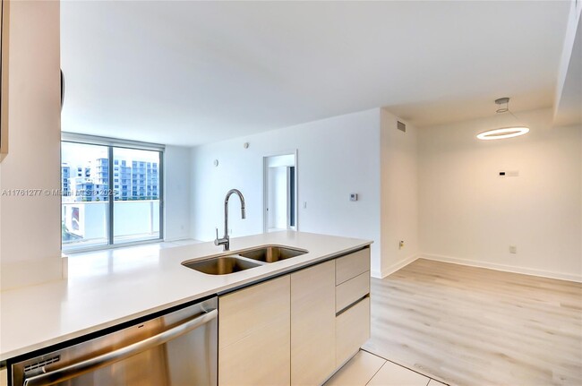 Foto del edificio - 4250 Biscayne Blvd