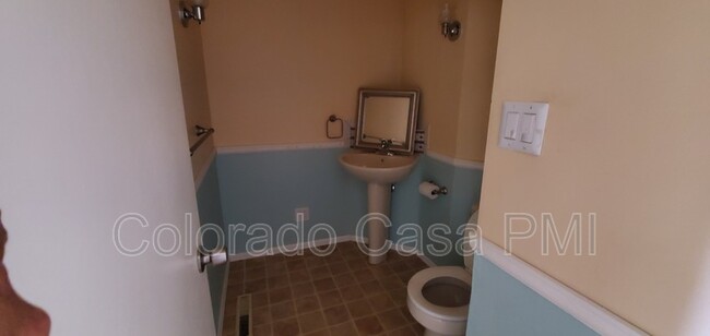 Building Photo - 2728 Lark Dr