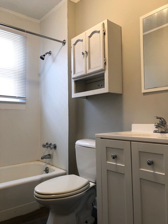 Foto del edificio - MOVE-IN READY!
