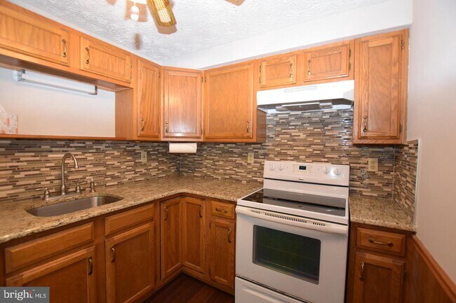 Building Photo - 308 Melling Ave