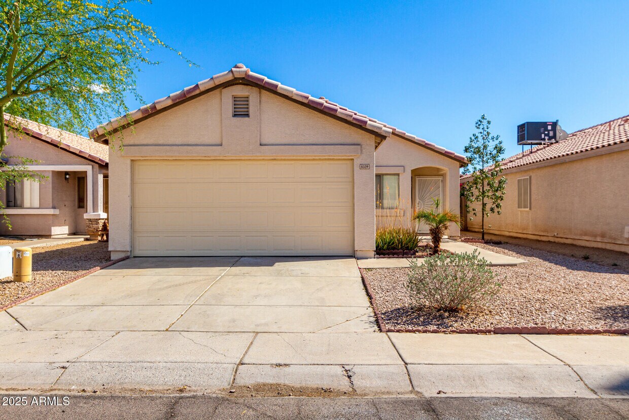 Foto principal - 8339 W Elm St