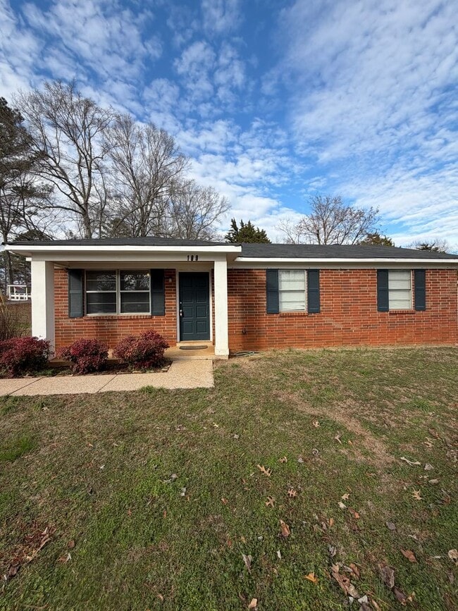 Building Photo - 189 Warden Dr