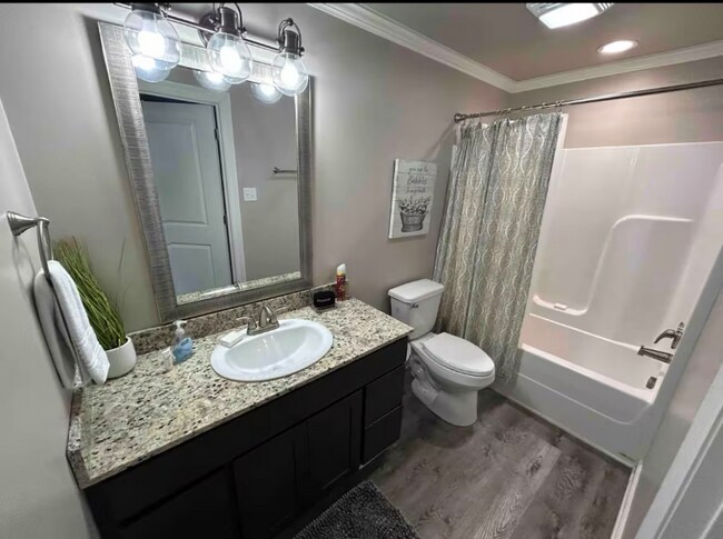 Foto del edificio - 305 W Second St