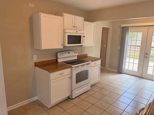 Building Photo - Charming 2-Bedroom Home in the Bethany School District