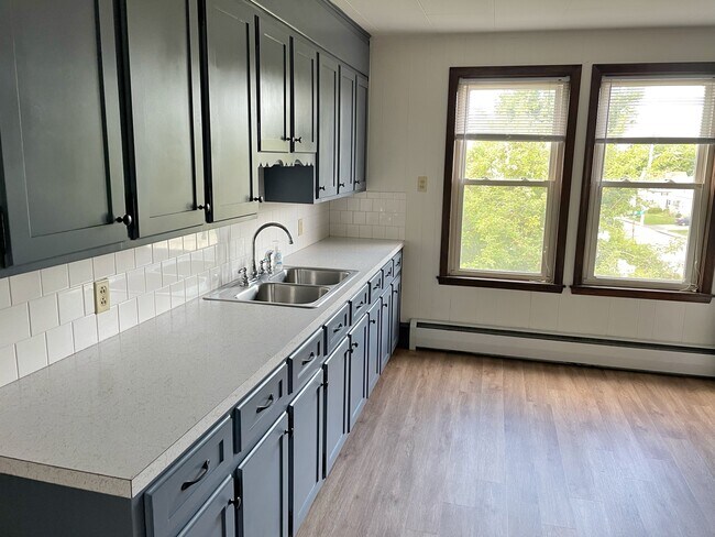 Spacious kitchen counter - 45 Acadia Ave