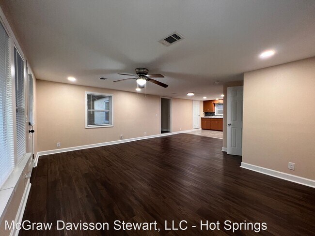 Foto del edificio - 3 br, 2 bath House - 208 Winans Ave