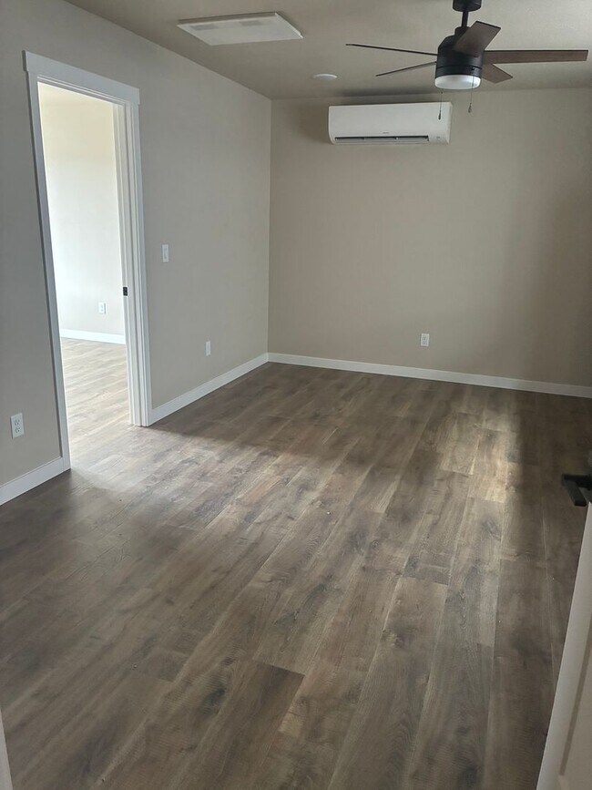 Foto del edificio - Modern 1 Bedroom, 1 Bath In White City Utilities Included