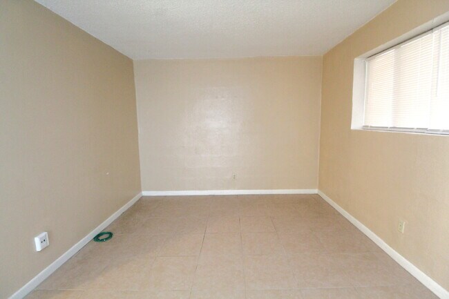 Foto del edificio - Waterfront Condo with Pensacola Bay Views – Updated 1BR in Quiet Southeast Community | Minutes to...