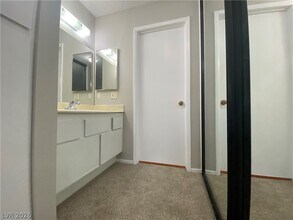 Building Photo - 4805 Nara Vista Way