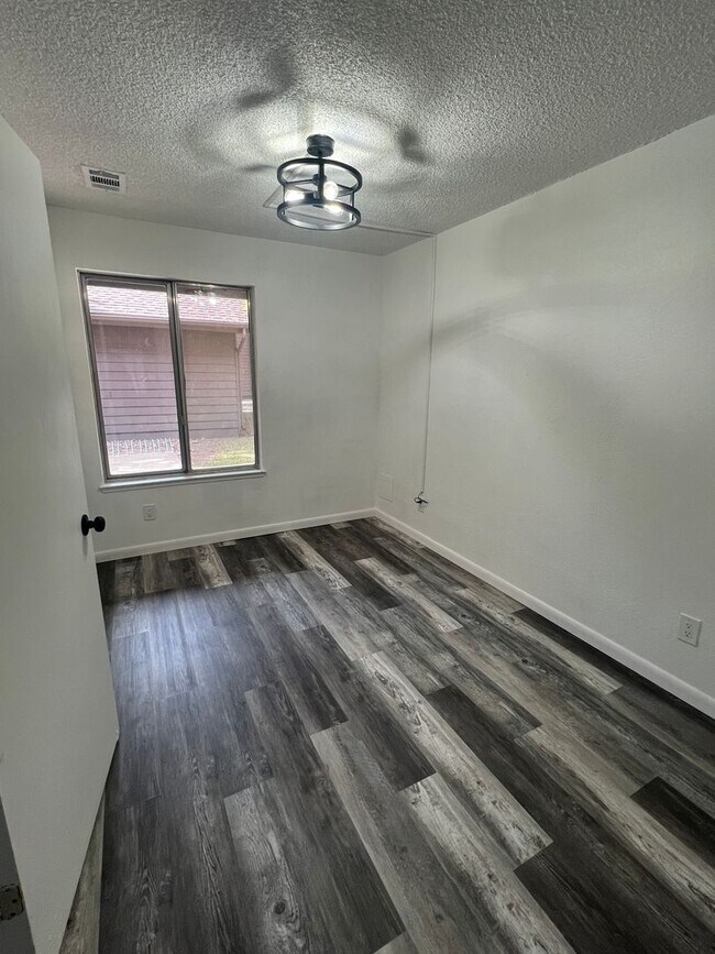 Foto del edificio - 1200 S Riordan Ranch St