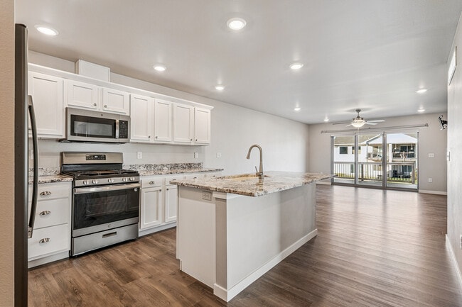 Building Photo - 785 River Bnd Ln