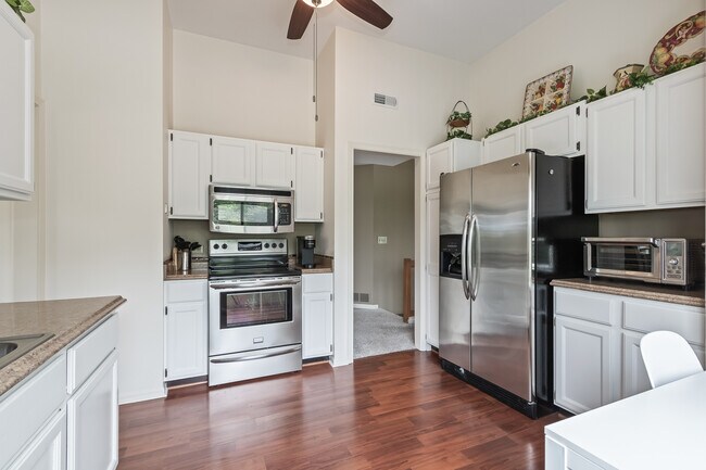 Foto del edificio - 884 N Shoreline Rd