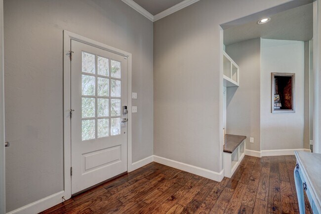 Building Photo - 3 Bedroom Home in The Grove