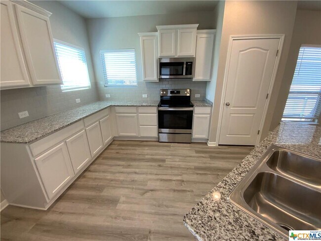 Foto del edificio - 7813 Lee Hall Loop