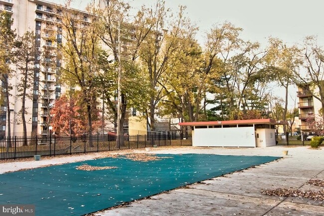 Foto del edificio - 10320 Westlake Dr