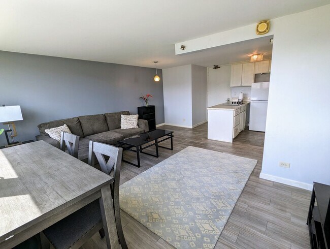 Foto del edificio - Island Colony 1-Bed 1-Bath, Sweeping Mountain Views, no parking