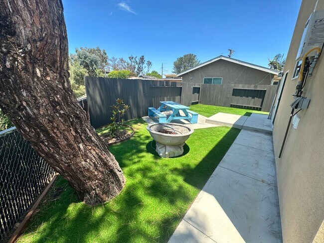 Foto del edificio - 4 bed house on Adobe! (Lease out, pending signatures. Check back in a few days!)