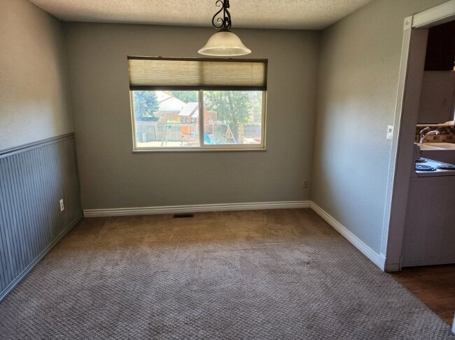 Building Photo - 5075 Manzana Dr